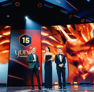 Кращі артисти року, зірковий хідник та багато музики: ОТП БАНК підтримав проведення ювілейної церемонії Yuna