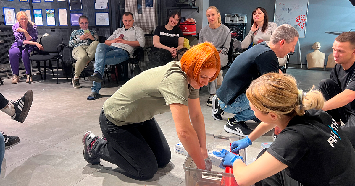 Зупинка критичних кровотеч: працівники ОТП БАНК пройшли тренінг